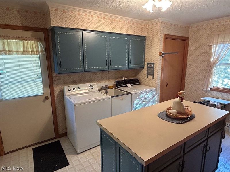 700 W Martin Street, East Palestine, OH 44413 Photo 22