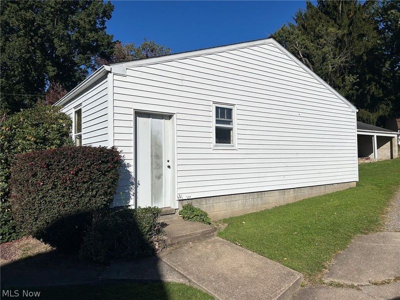 700 W Martin Street, East Palestine, OH 44413 Photo 9