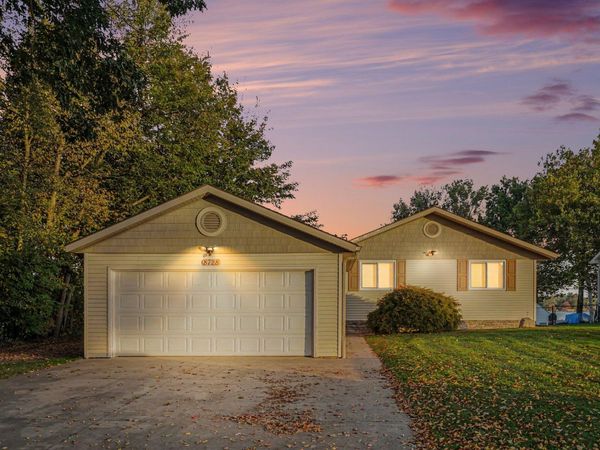 8728 E Long Lake Drive, Scotts, MI 49088