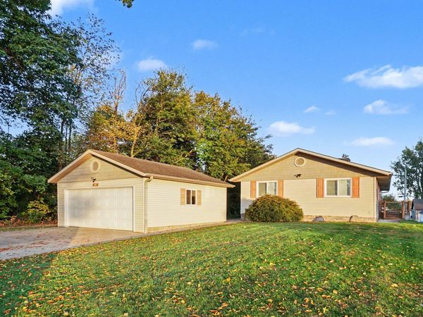 8728 E Long Lake Drive, Scotts, MI 49088