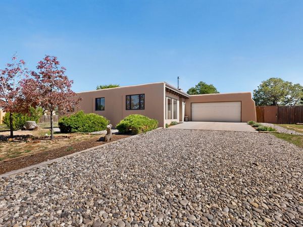 3 Torneo Court , Santa Fe, NM 87508