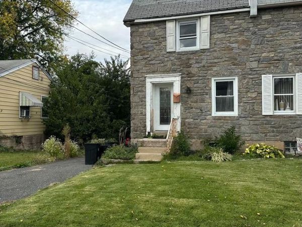 724 EGGLESTON CIRCLE , SHARON HILL, PA 19079