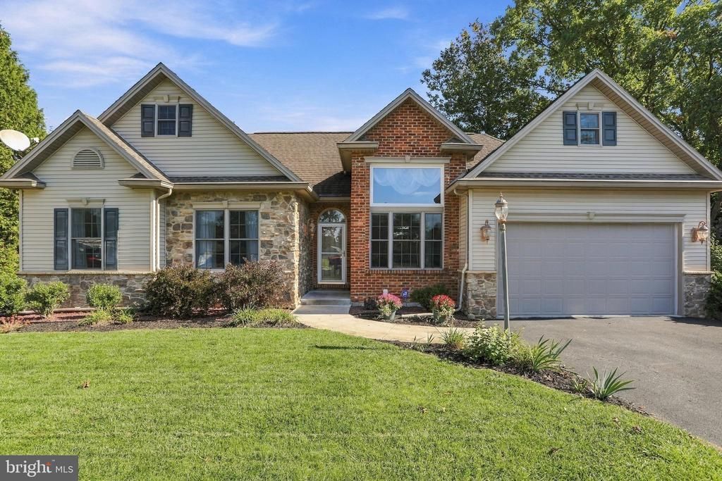 321 CHESTNUT CIRCLE, SHIPPENSBURG, PA 17257