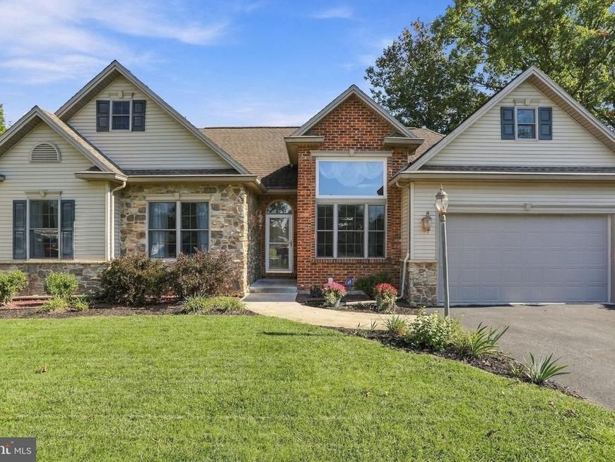 321 Chestnut Circle, Shippensburg, PA 17257 Main Photo
