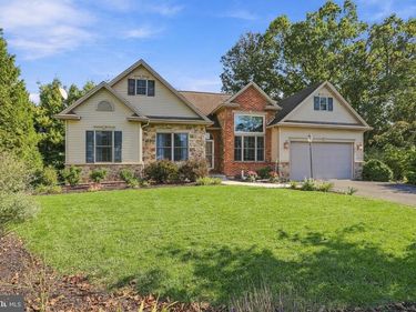 321 CHESTNUT CIRCLE, SHIPPENSBURG, PA 17257