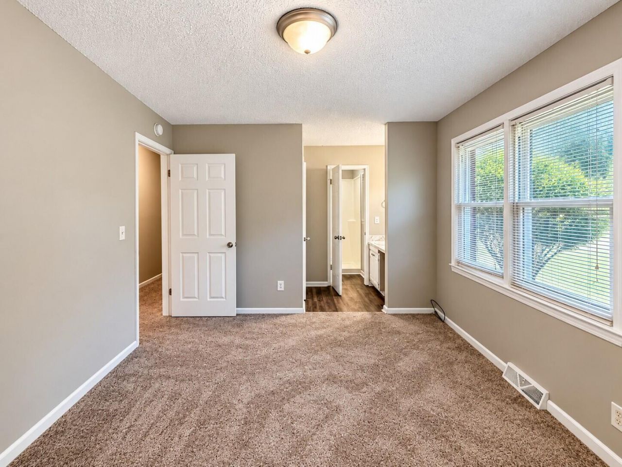 133 White Boulevard Photo 13