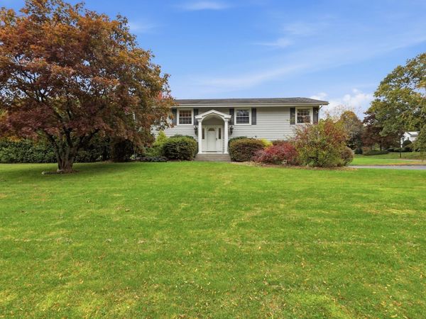 684 Maple Rd, Longmeadow, MA 01106