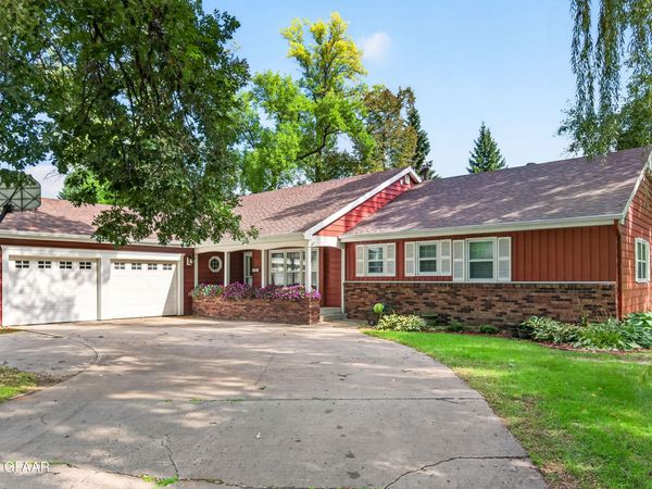 22 FORREST Court NW, East Grand Forks, MN 56721