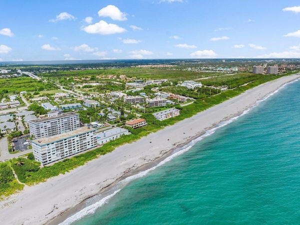 911 Ocean Drive, Unit 404, Juno Beach, FL 33408