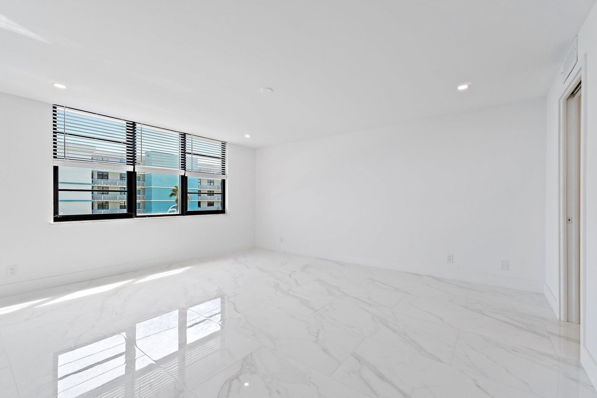 911 Ocean Drive, Unit 404, Juno Beach, FL 33408 Photo