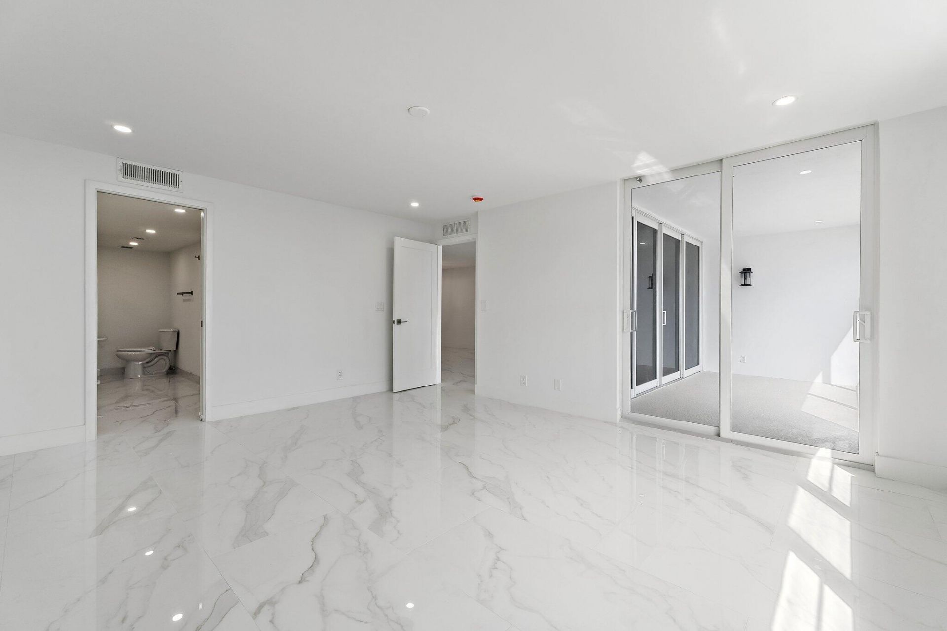 911 Ocean Drive, Unit 404, Juno Beach, FL 33408 Photo