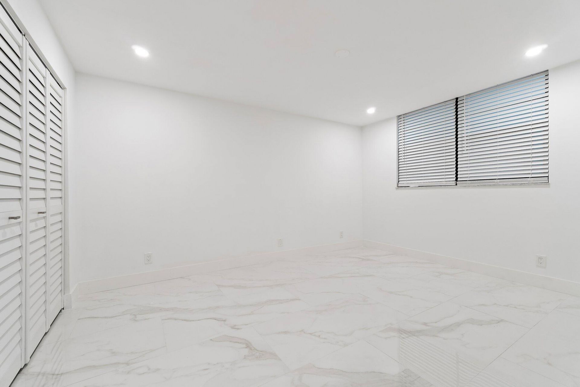 911 Ocean Drive, Unit 404, Juno Beach, FL 33408 Photo