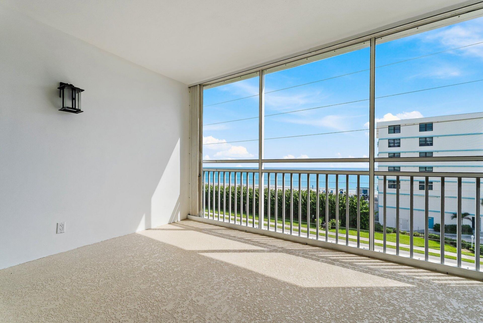 911 Ocean Drive, Unit 404, Juno Beach, FL 33408 Photo