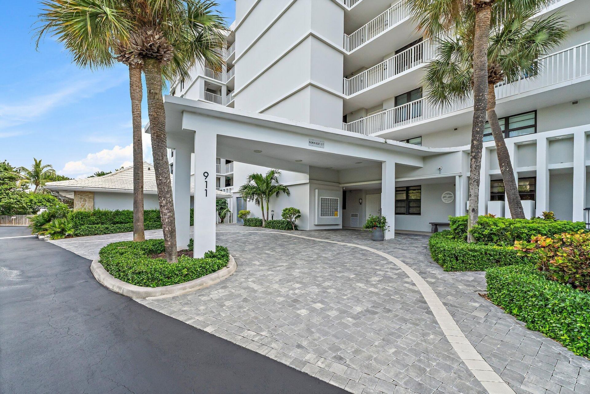 911 Ocean Drive, Unit 404, Juno Beach, FL 33408 Photo