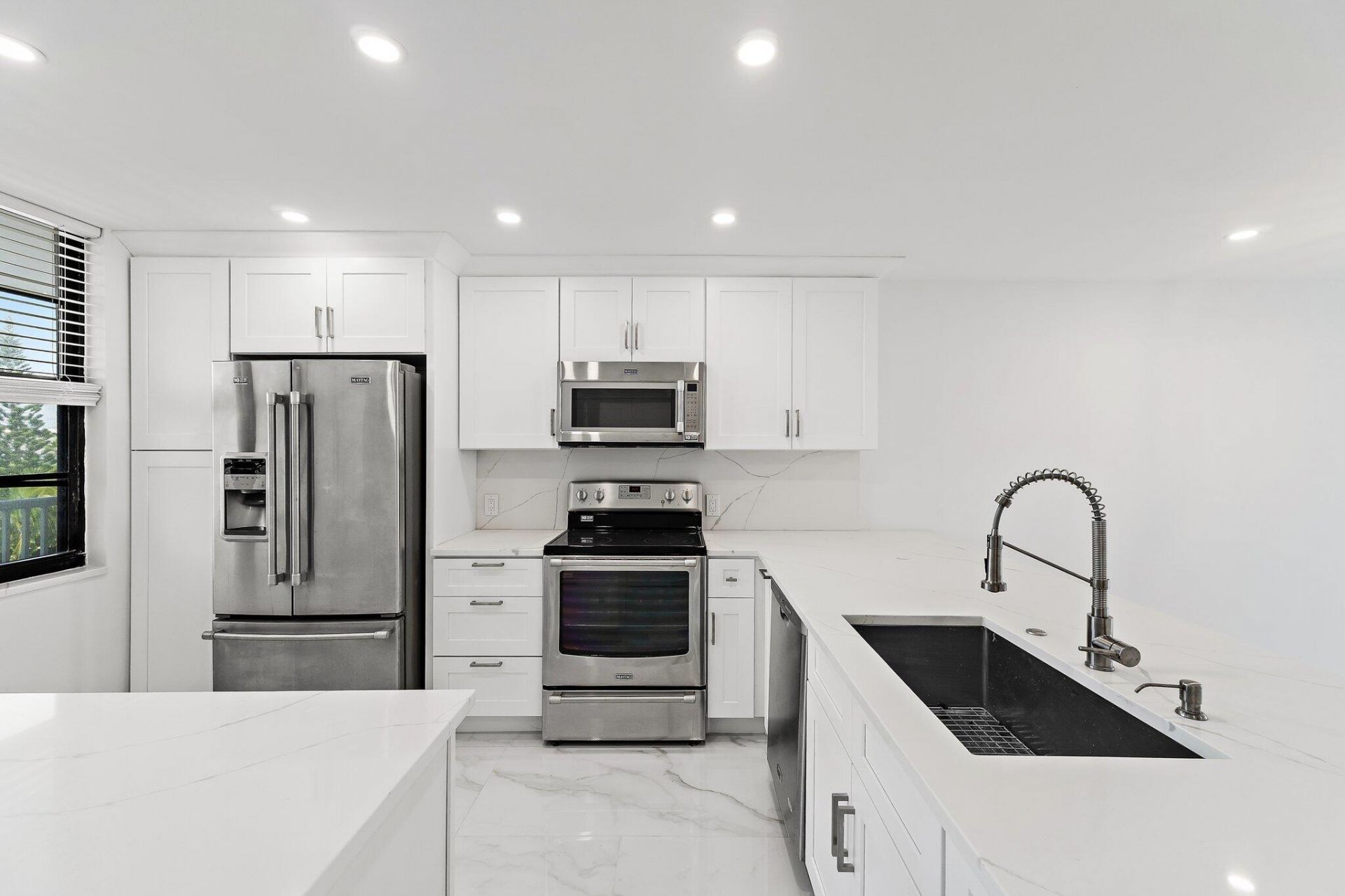 911 Ocean Drive, Unit 404, Juno Beach, FL 33408 Photo