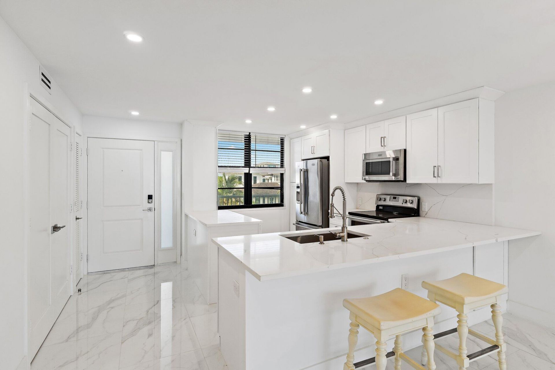 911 Ocean Drive, Unit 404, Juno Beach, FL 33408 Photo