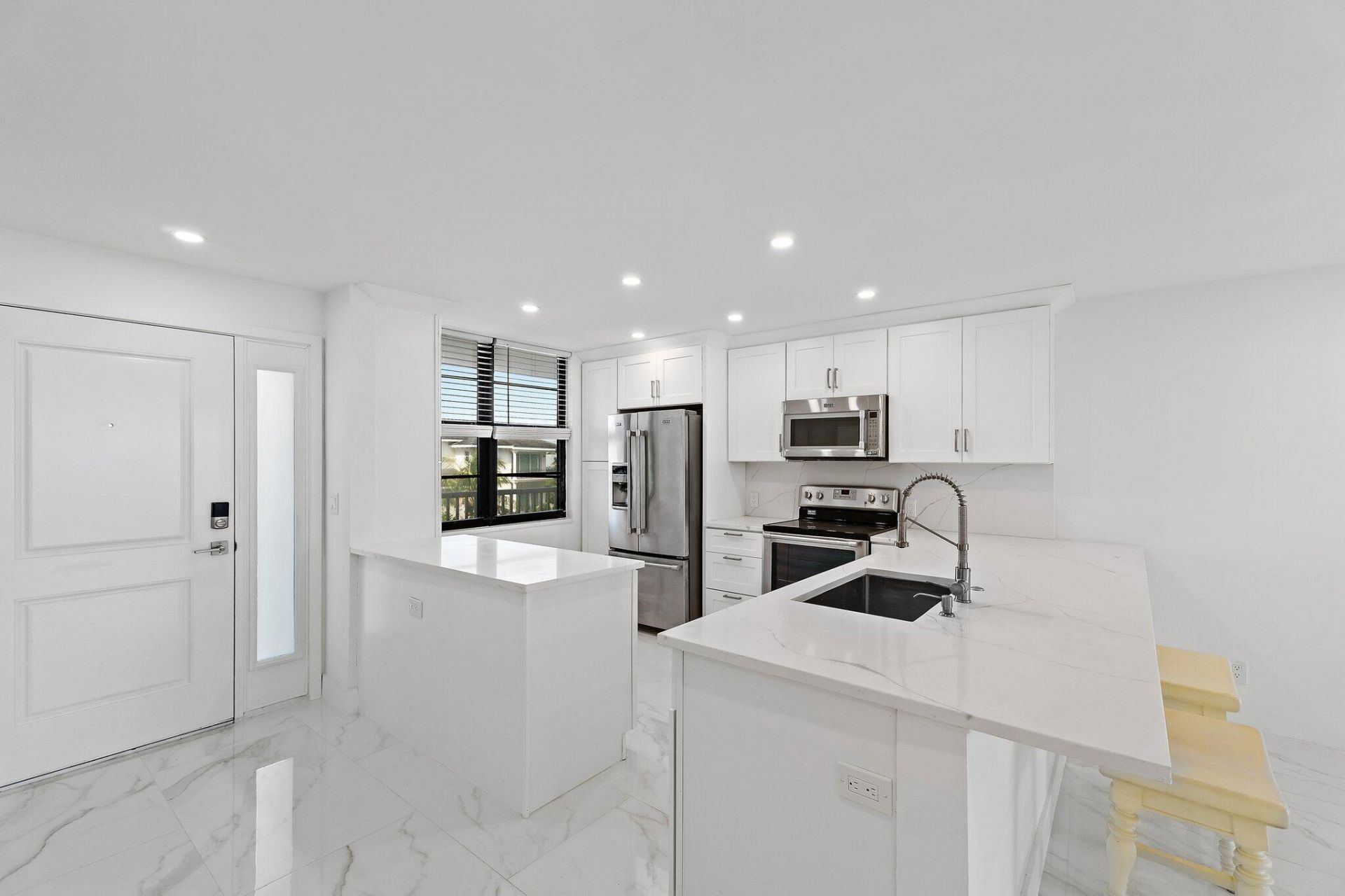 911 Ocean Drive, Unit 404, Juno Beach, FL 33408 Photo