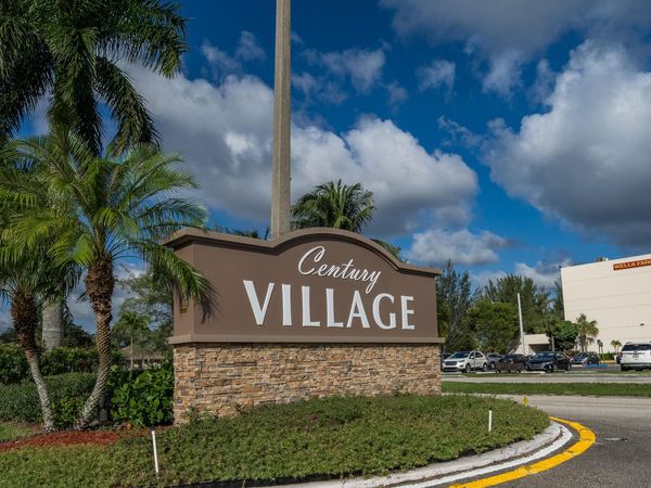 71 Canterbury C, West Palm Beach, FL 33417