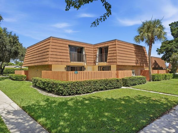 236 CHARTER Way, West Palm Beach, FL 33407