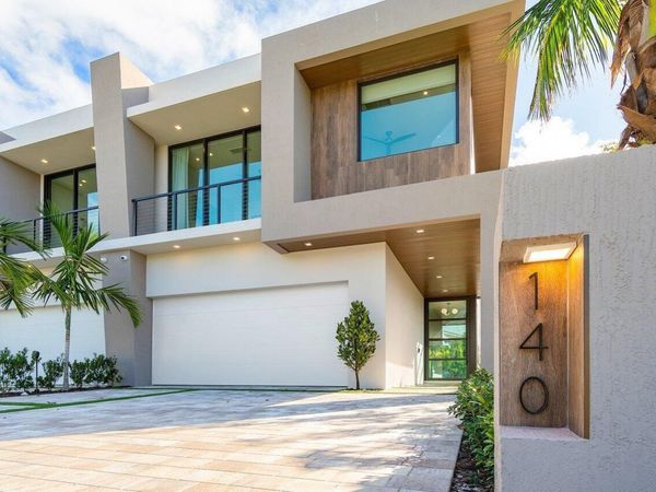 140 NE WAVECREST Way, Boca Raton, FL 33432