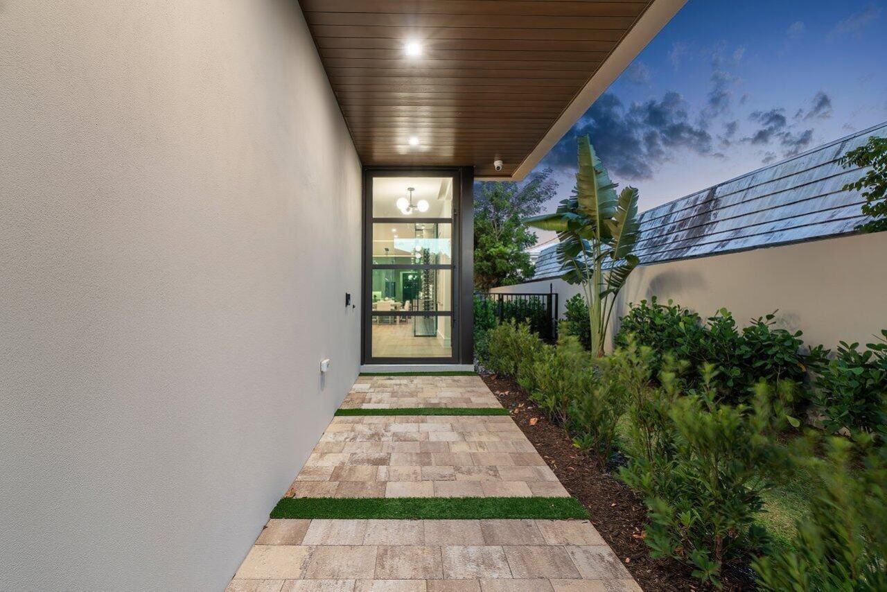 140 NE Wavecrest Way, Boca Raton, FL 33432 Photo