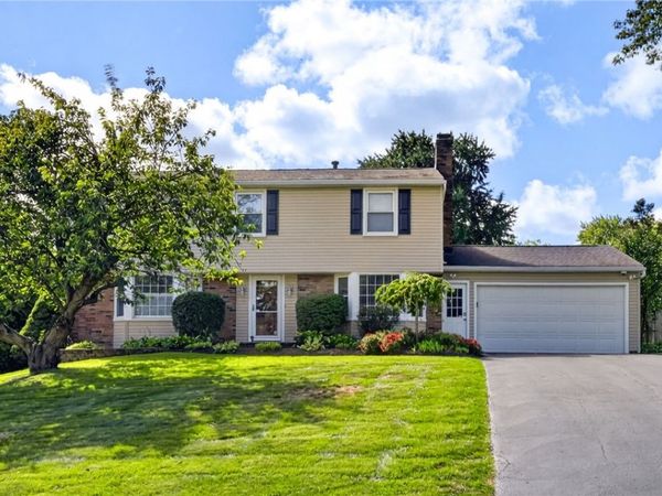 34 Little Briggins Circle , Fairport, NY 14450