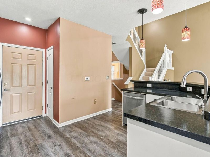 786 Spring Valley Drive , Lewis Center, OH 43035 Photo 11