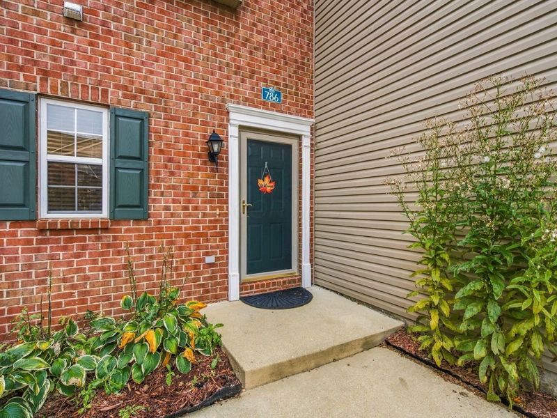 786 Spring Valley Drive , Lewis Center, OH 43035 Photo 2
