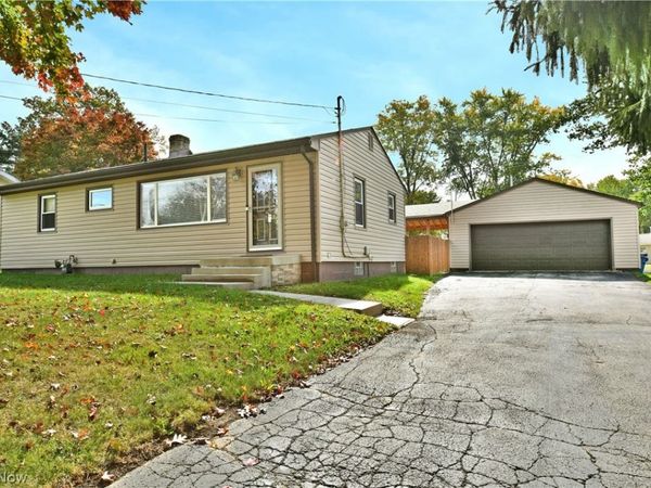 8294 Englewood Street NE, Warren, OH 44484
