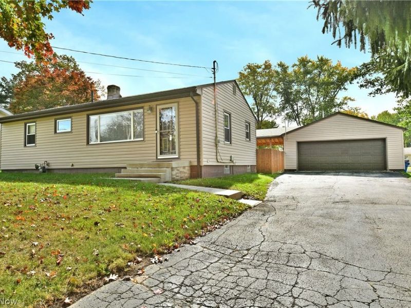 8294 Englewood Street NE, Warren, OH 44484 Photo 1