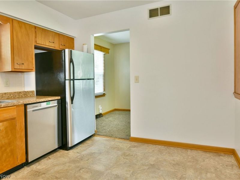 8294 Englewood Street NE, Warren, OH 44484 Photo 10