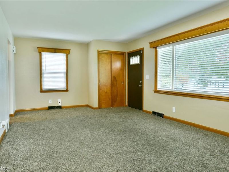 8294 Englewood Street NE, Warren, OH 44484 Photo 3