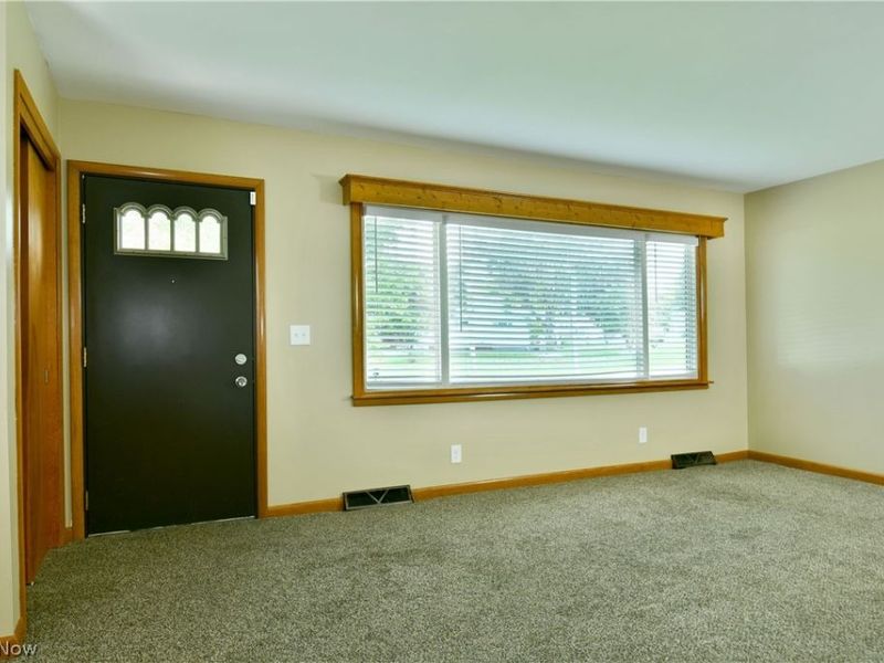 8294 Englewood Street NE, Warren, OH 44484 Photo 4