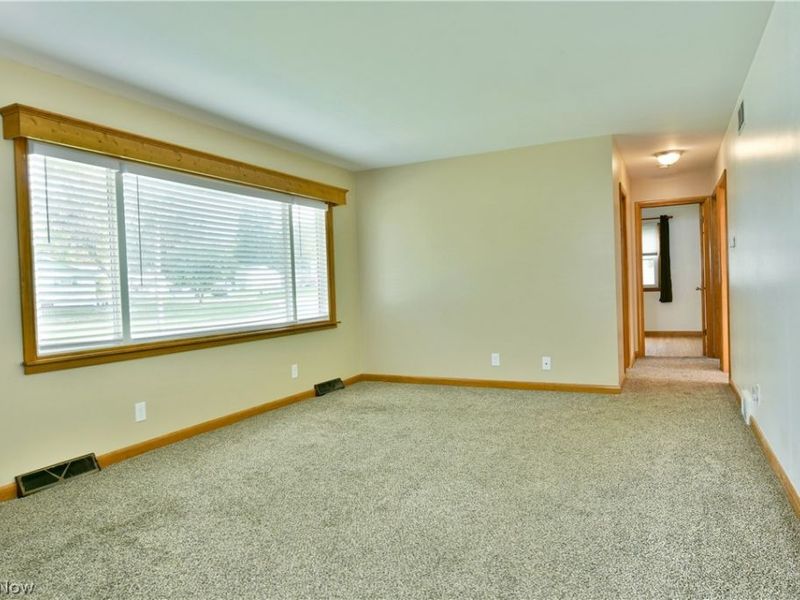 8294 Englewood Street NE, Warren, OH 44484 Photo 5