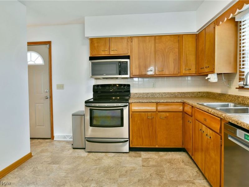 8294 Englewood Street NE, Warren, OH 44484 Photo 7