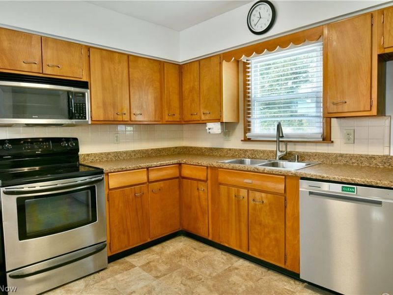 8294 Englewood Street NE, Warren, OH 44484 Photo 8