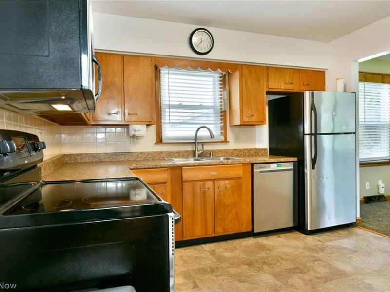 8294 Englewood Street NE, Warren, OH 44484 Photo 9