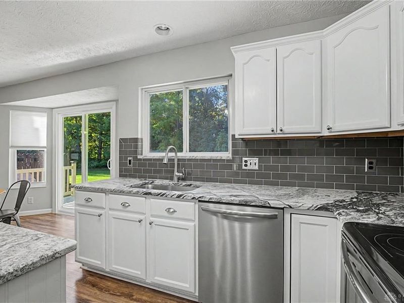 4870 Summerset Drive, Tipp City, OH 45371 Photo 12