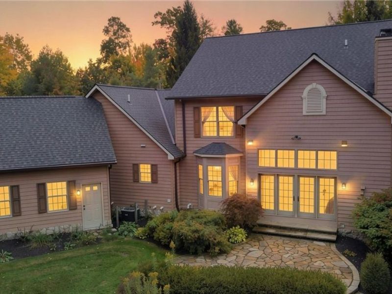 11440 Glenmora Drive, Chardon, OH 44024 Photo 2