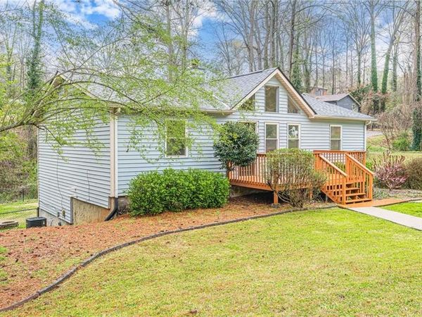 549 Pineland Circle SW, Mableton, GA 30126
