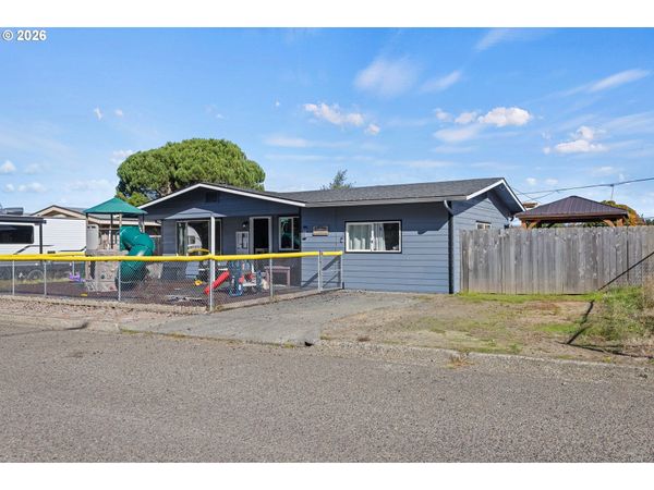 1617 ARTHUR ST, North Bend, OR 97459