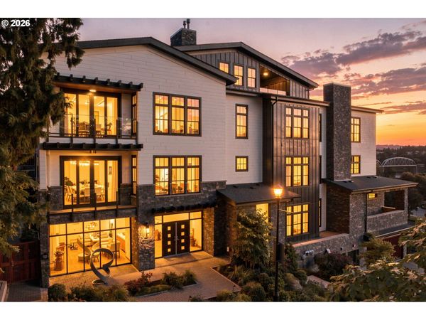 21 D AVE, Unit 10, Lake Oswego, OR 97034