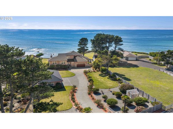 98686 Fox DR, Brookings, OR 97415