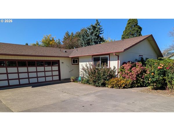 5440 J ST, Springfield, OR 97478