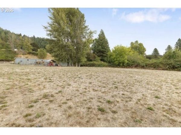 22210 TILLER TRAIL HWY, Days Creek, OR 97429