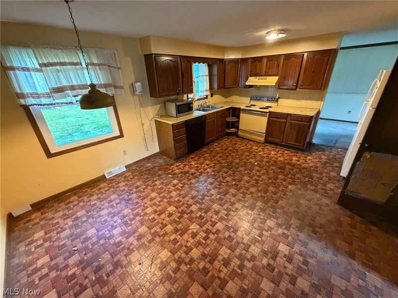 7950 Woodrush Drive NW, North Canton, OH 44720 Photo 10