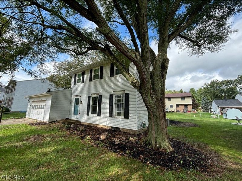 7950 Woodrush Drive NW, North Canton, OH 44720 Photo 3