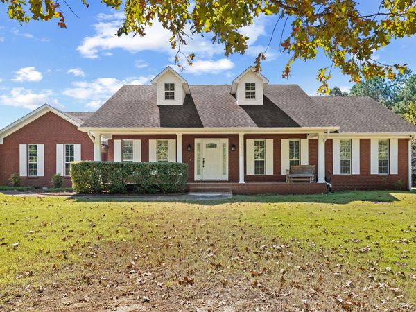143 Hillview Dr., Mooreville, MS 38857