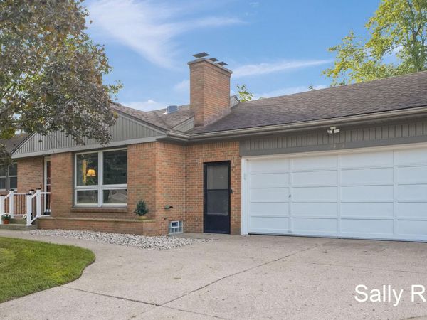 1424 3 Mile Road NE, Grand Rapids, MI 49505