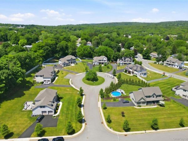 5 Gleneagles Court , Monroe, NY 10950